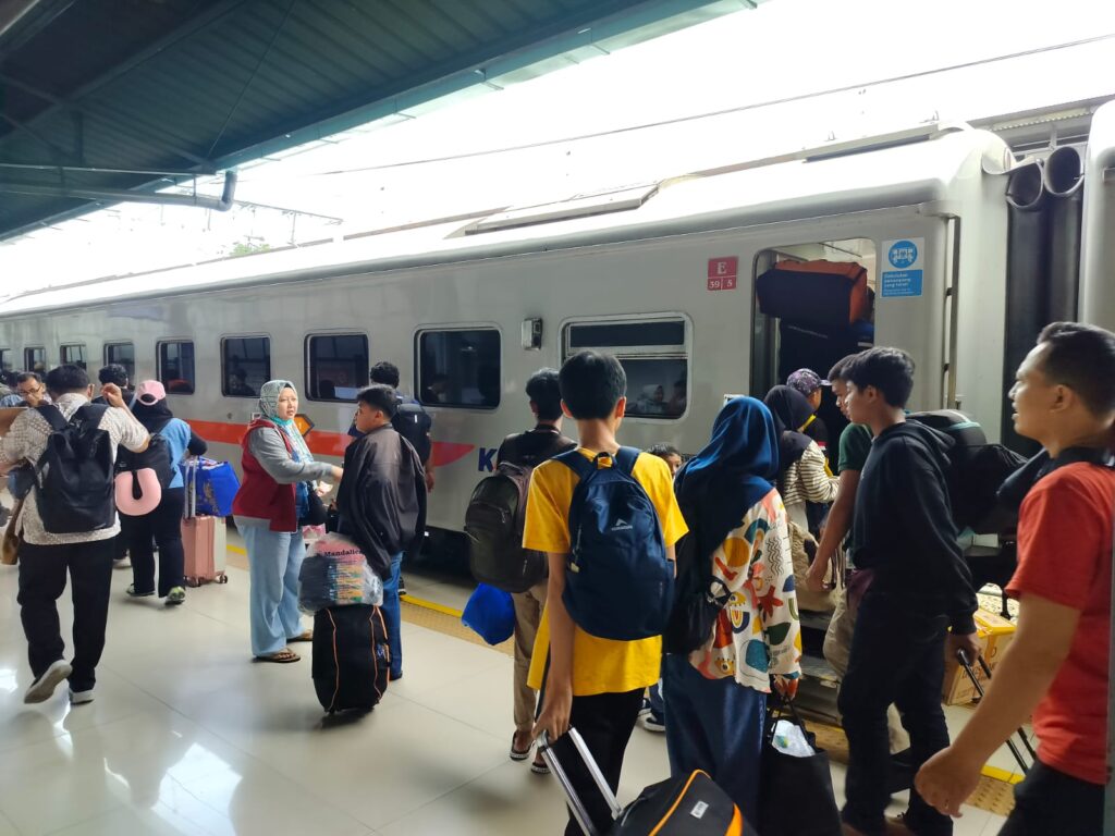 KAI-puncak-mudik-1-1