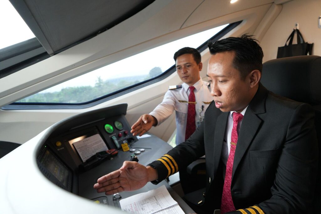 Lebih-Dekat-Masinis-2-2