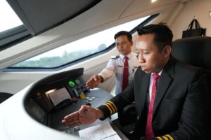 Lebih-Dekat-Masinis-2