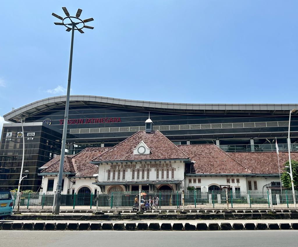 KAI-Daop-1-Jakarta-Lakukan-Berhenti-Luar-Biasa-BLB-di-Stasiun-Jatinegara-untuk-Sejumlah-KA-Jarak-Jauh-pada-20-Mei-2025