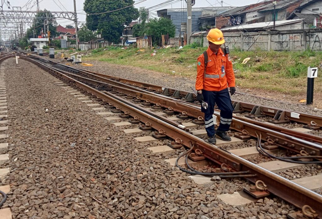 KAI-Peran-Krusial-Petugas-3-2